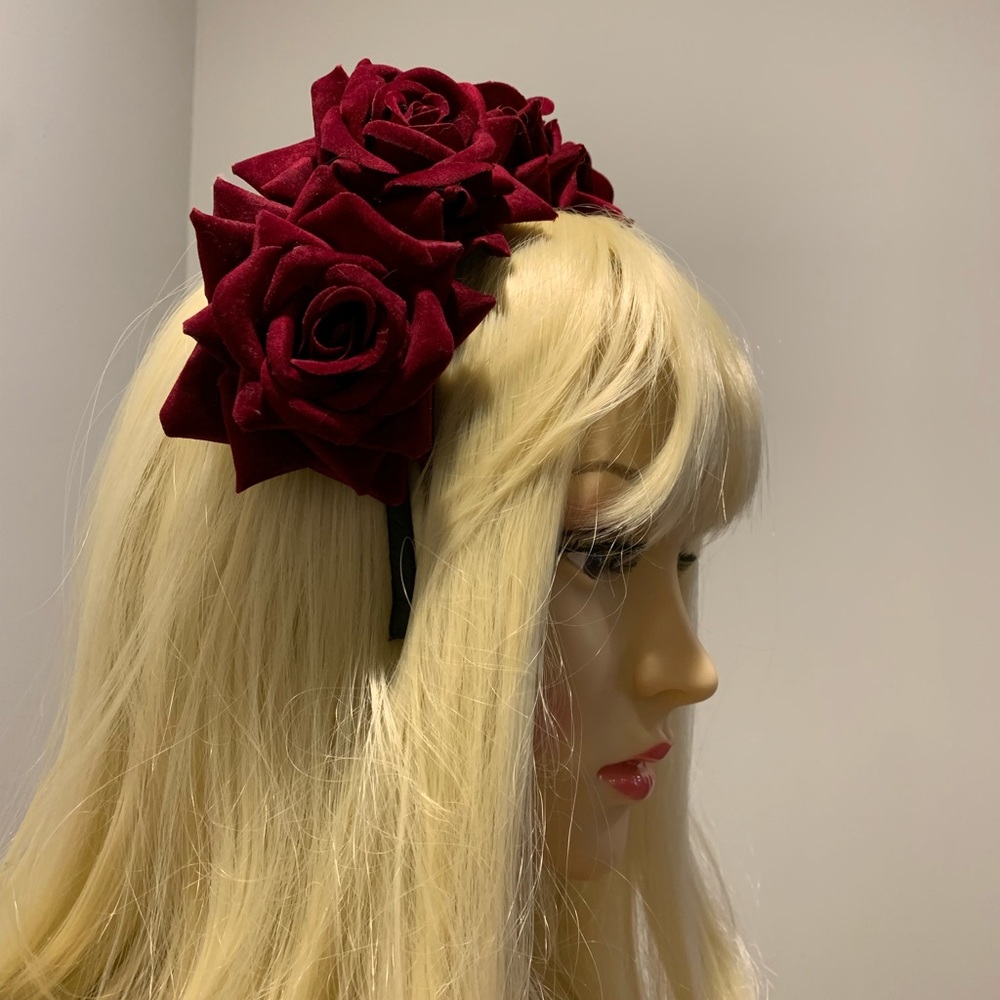 Red rose headband perfect for a Derby party - Picture 2 of 4